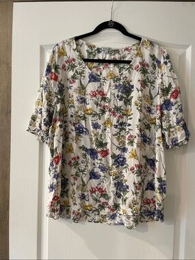 Paraphrase White Floral Scoop Neck Top with Multicolor Blooms